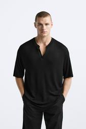 T-SHIRT WITH BUTTONED NECK