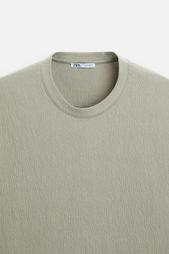 TEXTURED T-SHIRT