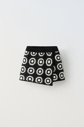 FLORAL CROCHET BERMUDA SKORT